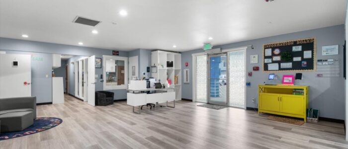 main_entrance_area_08-DSC01100